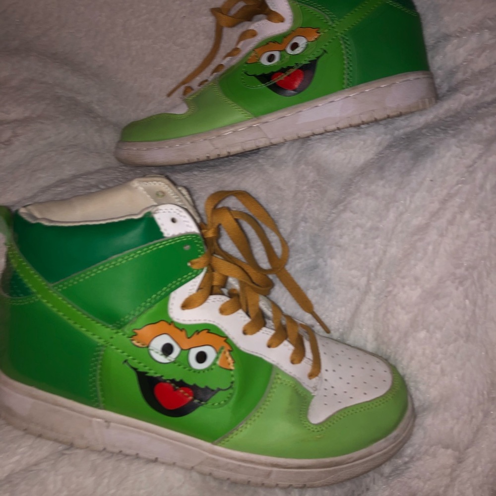 EXTREME RARE Oscar grouch nikes 8.5 men’s